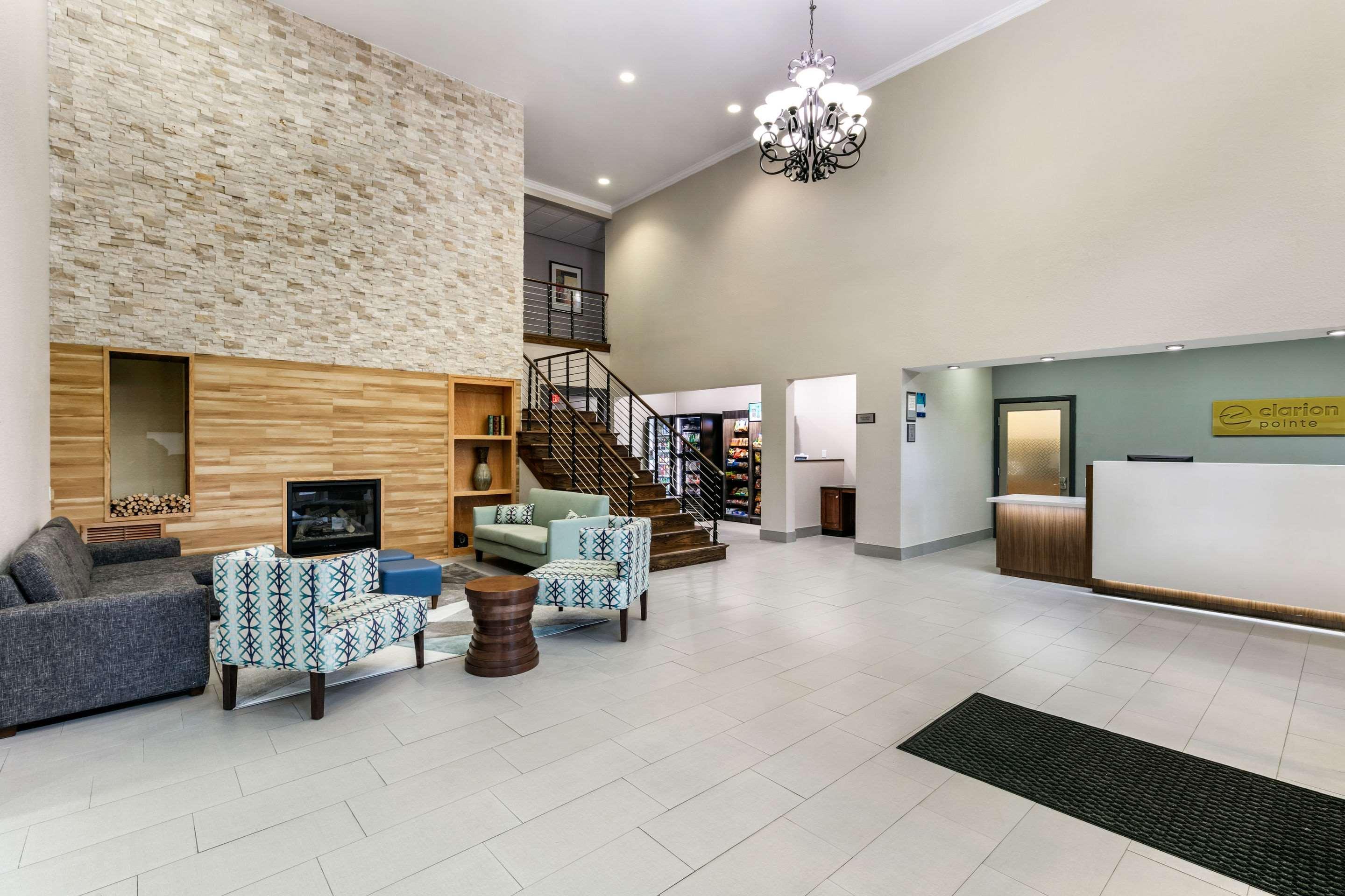 Hotel Clarion Pointe Columbus-Bradley Park Exteriér fotografie