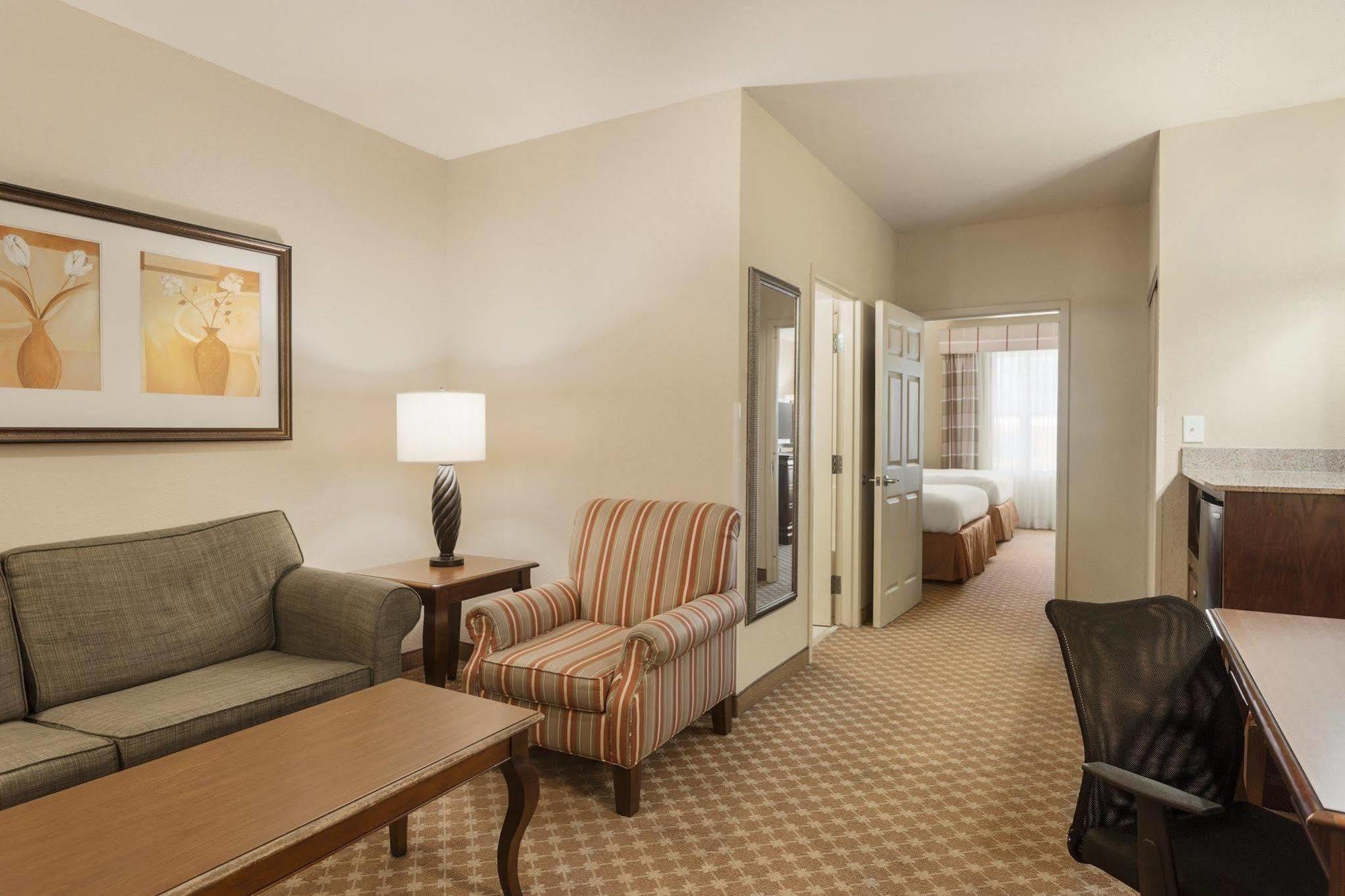 Hotel Clarion Pointe Columbus-Bradley Park Exteriér fotografie